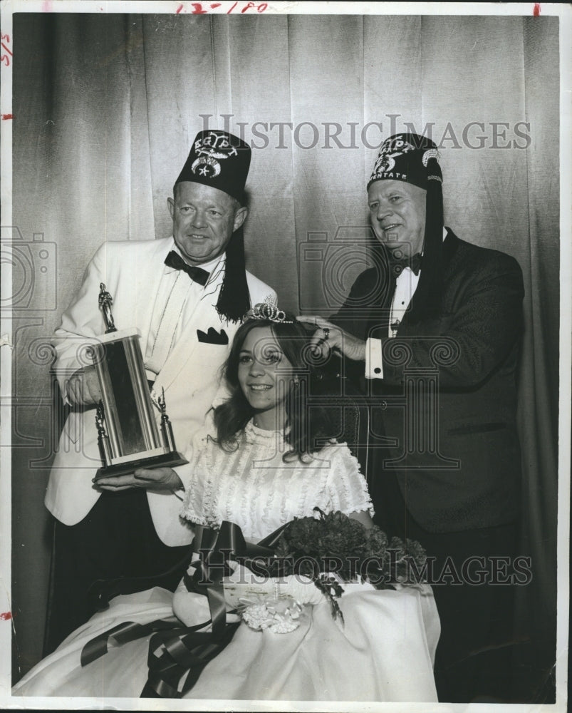 1969 Miss Lynne Seabury crowned St.Petersburg 1970. - Historic Images