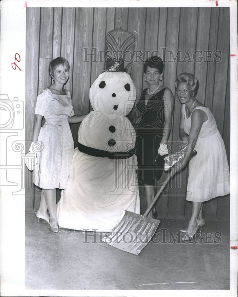 1965 A Large Snowman. - Historic Images