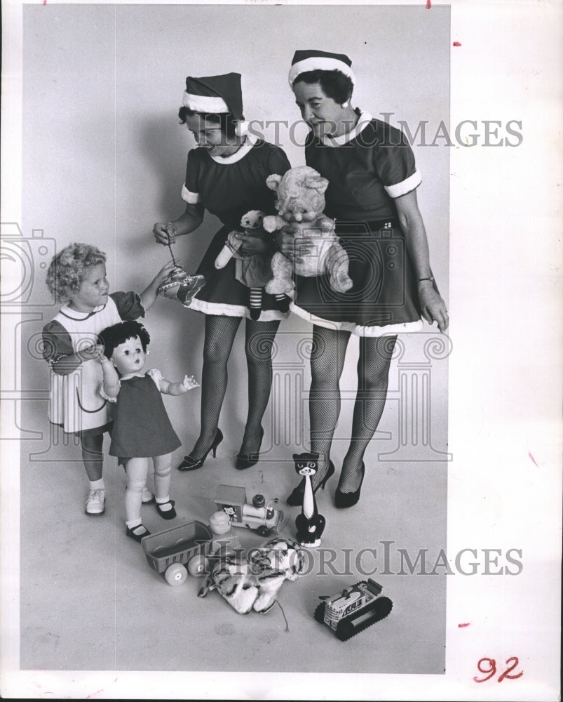 1963 St.Petersburg Opti-Mrs.Club in their Christmas costume. - Historic Images