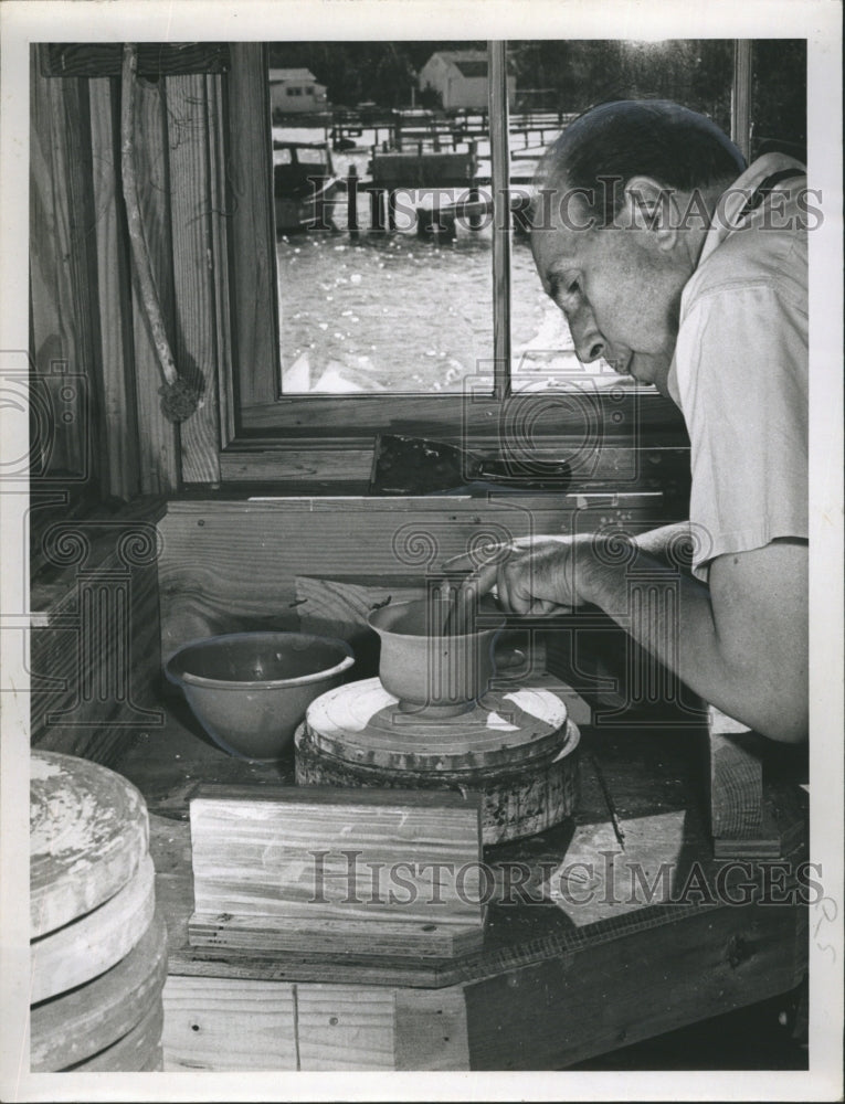 Press Photo Carl Walter doing a pottery. - Historic Images