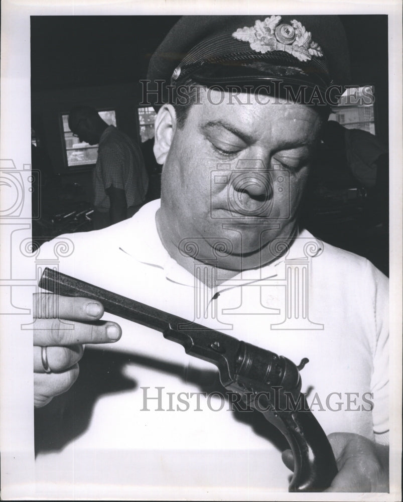 Press Photo Don Donaldson Firearms Collectors Association - Historic Images