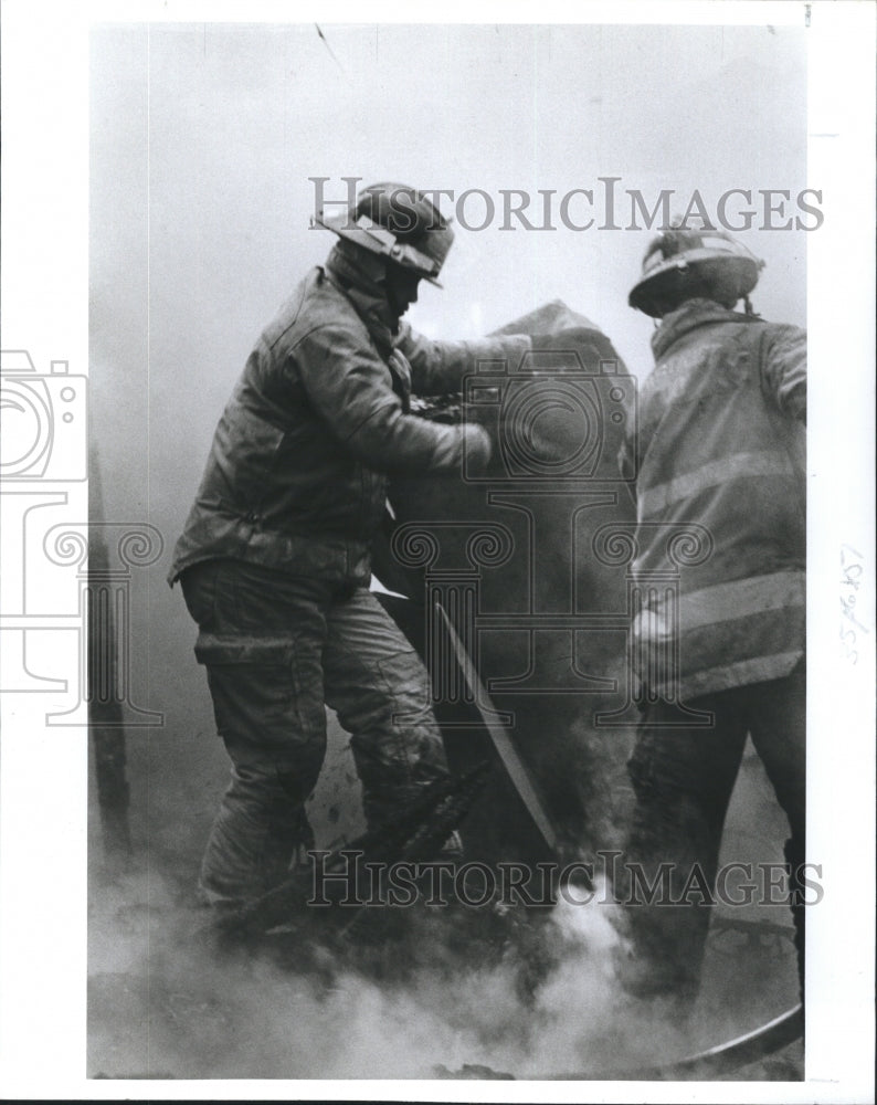 1990 Press Photo Firefighters Fighting Fire at Robert Cooper Home - Historic Images