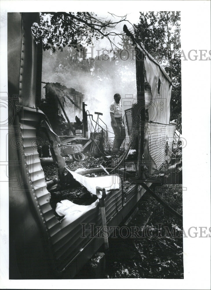 1987 Press Photo Mobile Home destroyed by Fire at Pinellas Florida. - Historic Images