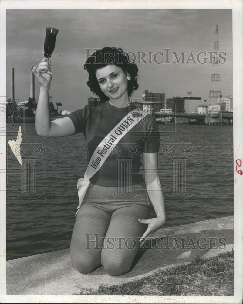 Press Photo Arlette Rackleff Wine Festival Queen Beauty Pageant Winner Florida - Historic Images