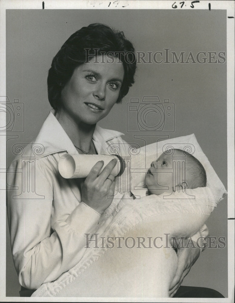 1979 TV Actress Darleen Carr Baby CBS Comedy Miss Winslow Son - Historic Images
