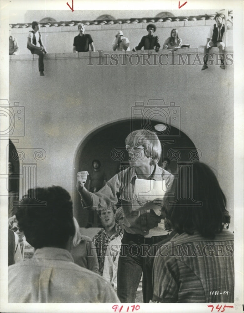 1976 Actor Bruce Davison Strawberry Statement Play Loew's Theatre - Historic Images