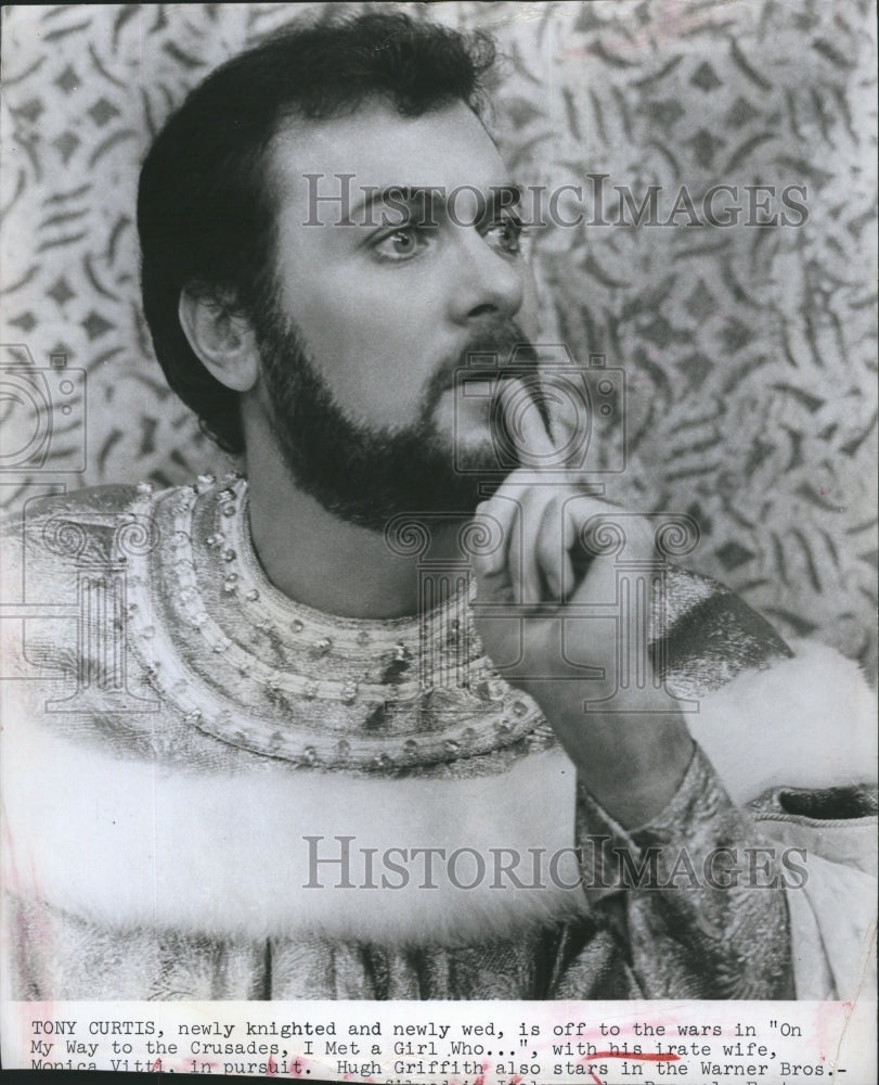 Press Photo Tony Curtis In Movie On My Way To The Crusades, I Met A Girl Who... - Historic Images