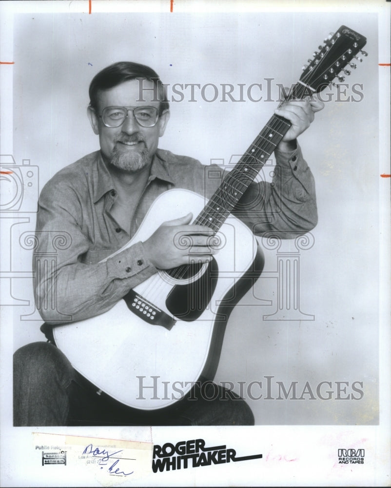 1981 Roger Whittaker Singer Songwriter Guitarist Musician - Historic Images