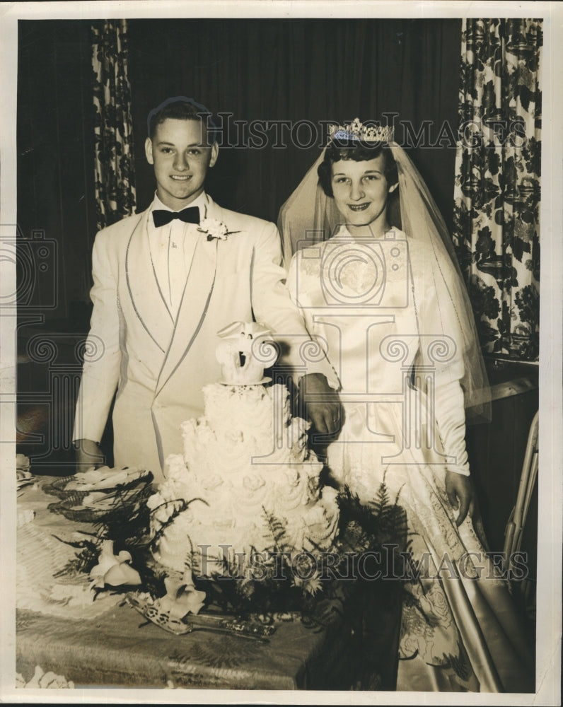 1954 Mr. and Mrs. Clair William Whitmore wedding. - Historic Images