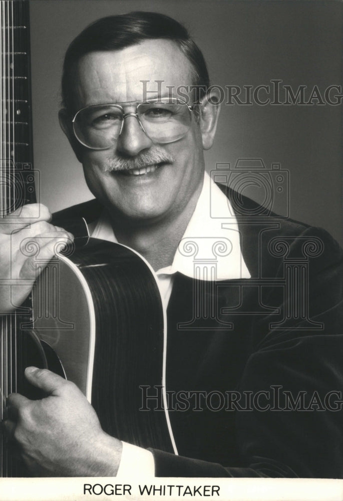 1985 Roger Whittaker Singer Songwriter Guitarist Musician Folk Music - Historic Images