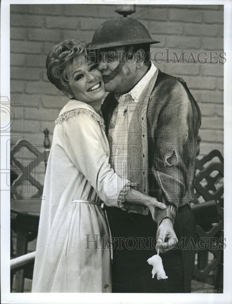 1968 Jonathan Winters And Abby Dalton On The Jonathan Winters Show - Historic Images