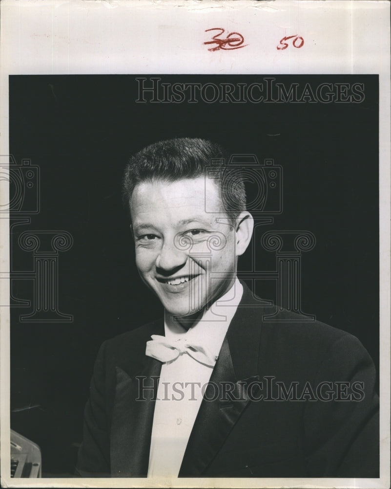 1964 Organist Bill Thomson - Historic Images