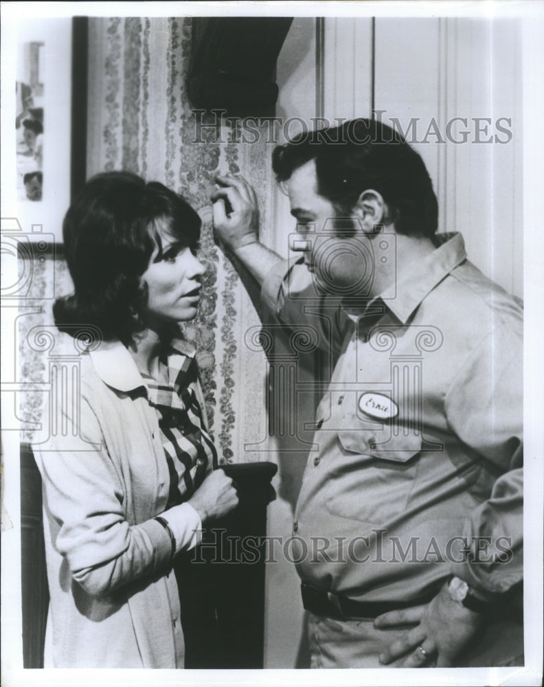 1972 Pat Finley &amp; Warren Berlinger Star Keeping Up With The Joneses - Historic Images