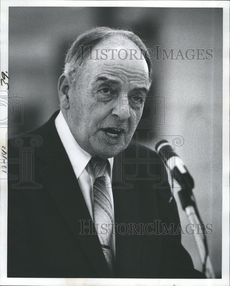 1986 Arthur Flemming speaking Eckerd College - Historic Images