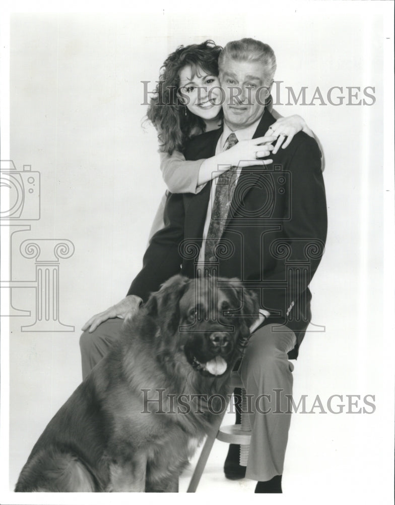 1993 Empty Nest Tv program actors Lisa Rieffel Richard Mulligan bear - Historic Images