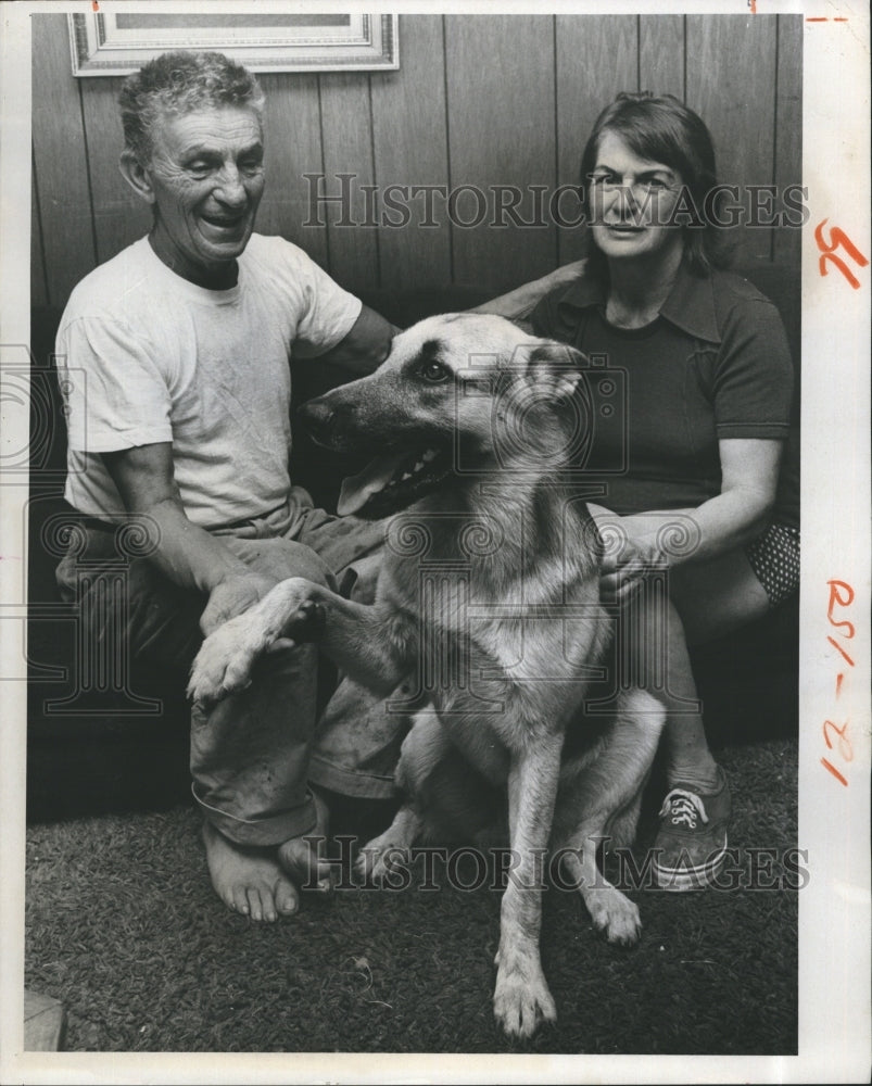 1976 Albert & Pauline Daddona and their dog Bobo - Historic Images