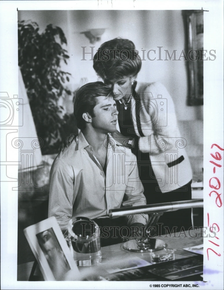 1986 Stephanie Beacham Maxwell Caulfield Actors The Colbys - Historic Images