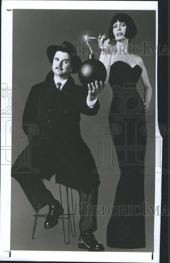 1992 Press Photo Sally Kellerman &amp; Dave Thomas in &quot;Boris &amp; Natasha&quot; - Historic Images