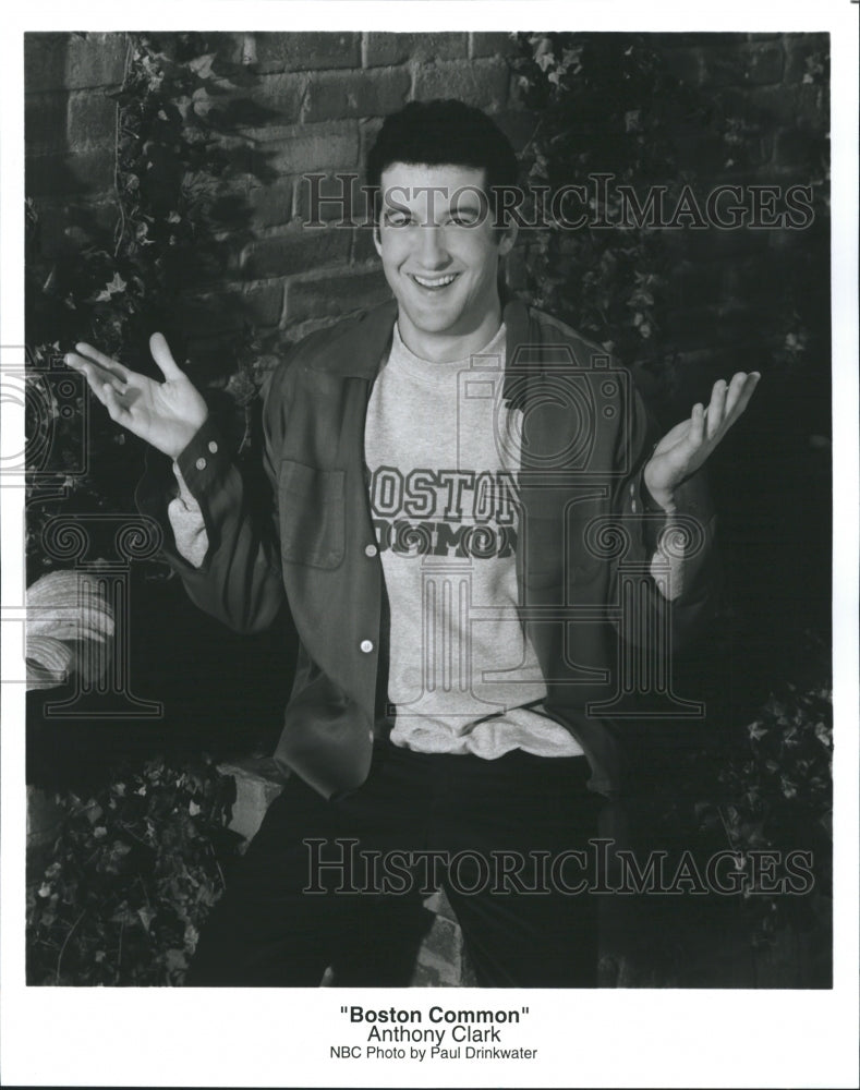 1996 Press Photo Anthony Clark Actor Comedian Boston Common - Historic Images