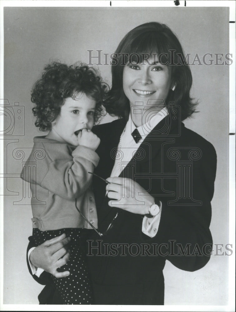 1988 Press Photo Michelle Kennedy & Kate Jackson from televeision show Baby Boom - Historic Images