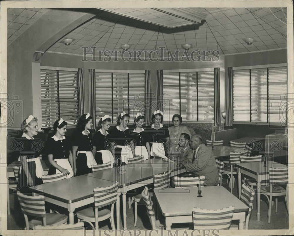 Press Photo W And W Restaurant Staff Lined Up In Uniforms - Historic Images