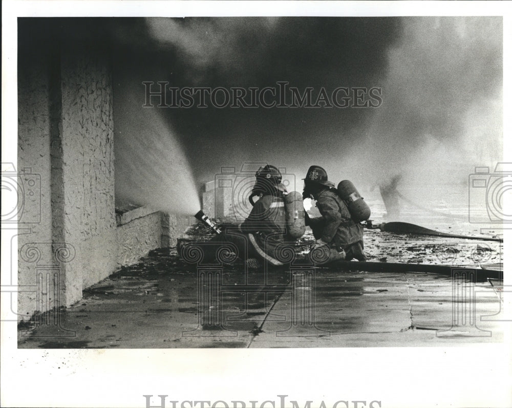 1981 St Petersburg Firemen Fight Fire At Auto Parts Business - Historic Images