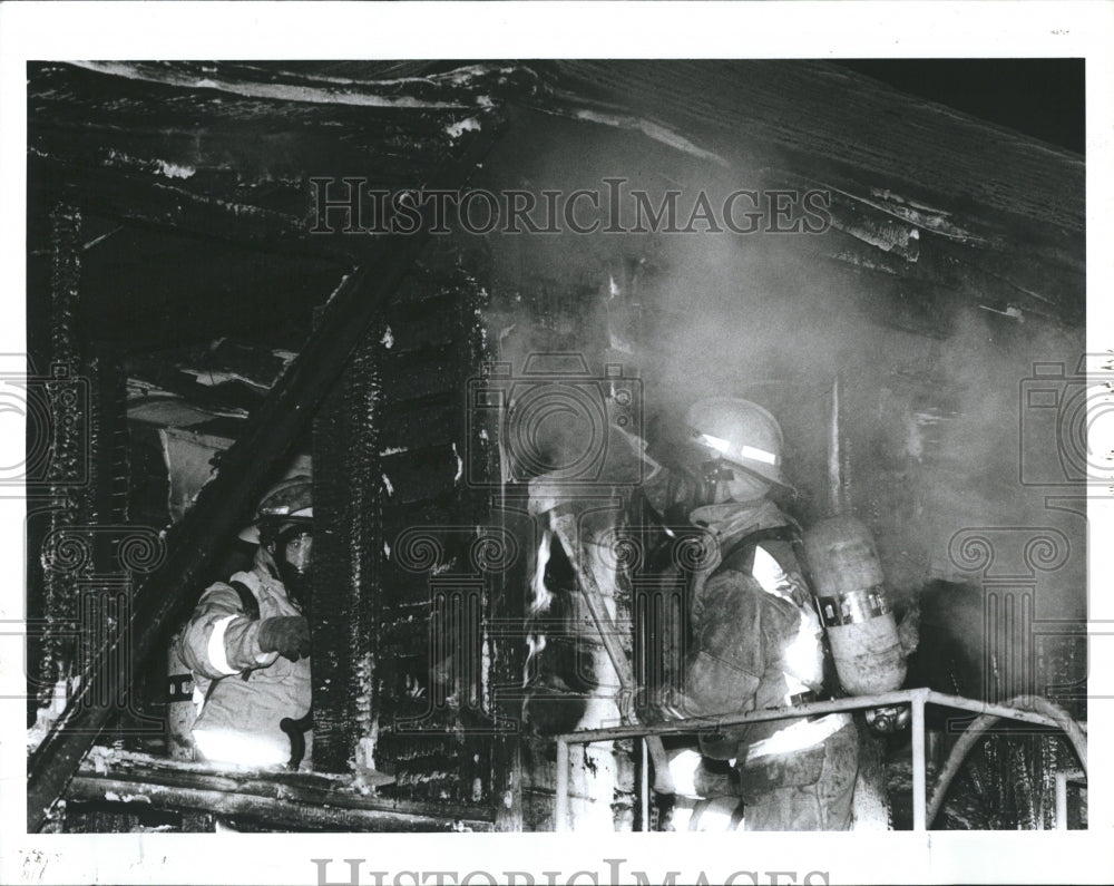 1987 Press Photo Home Fire Firefighters St. Petersburg - Historic Images