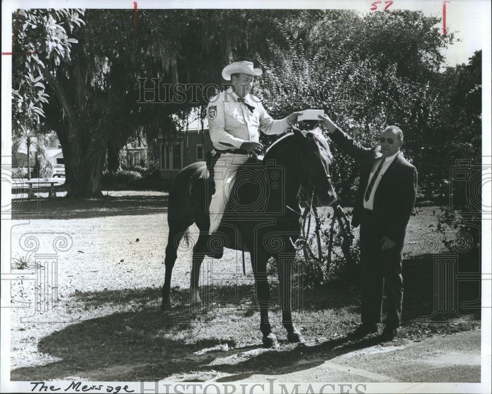 Press Photo Police sheriffs mount horse posse - Historic Images