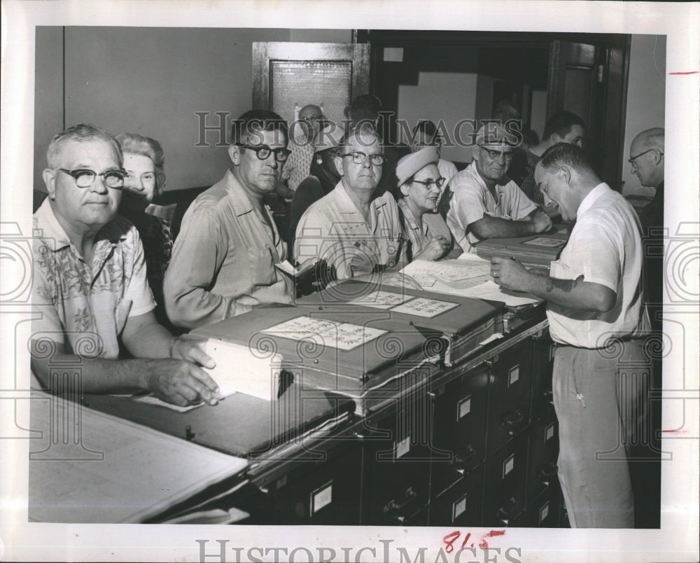 1962 Tax Payers of Pinellas County paying their taxes - Historic Images