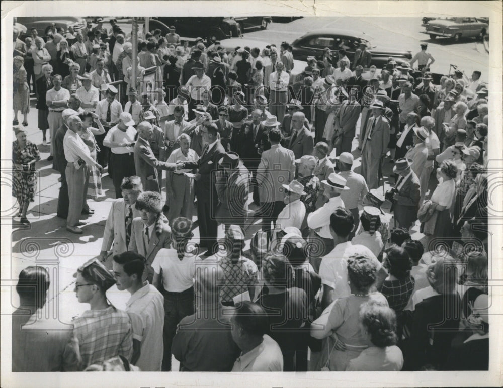 Press Photo Estes KeFauver campaigning in St. Petersburg. - Historic Images