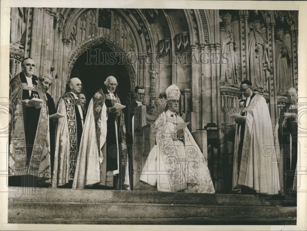 Press Photo Bishop and cardinals - Historic Images