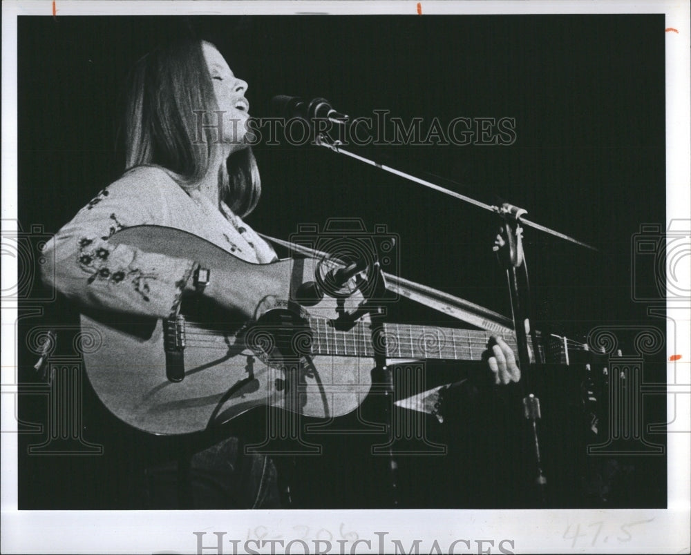 1977 Lynn Kellogg & Gordon Lightfoot - Historic Images