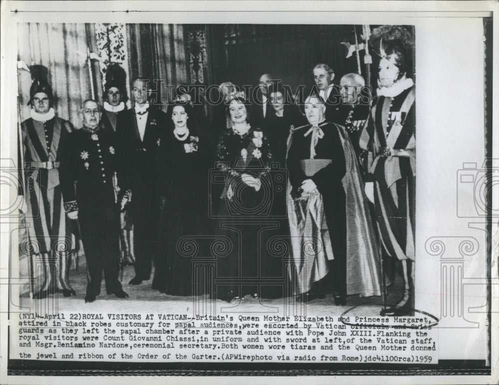 1959 Queen Elizabeth, Princess Margaret, at the Vatican - Historic Images