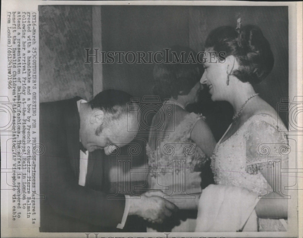 1966 Princess Margret At Fishmonger's Hall In London-Balmains Fashns - Historic Images