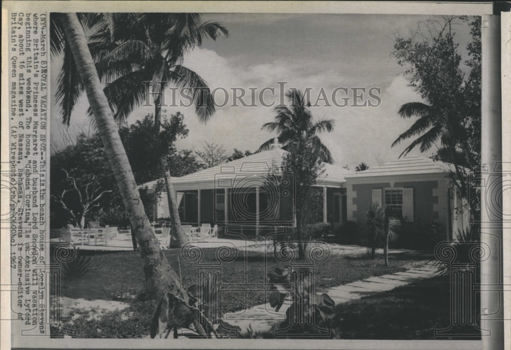 1967 Jocelyn Stevens Beach House-Princess Margaret/Lord Snowden Vctn - Historic Images