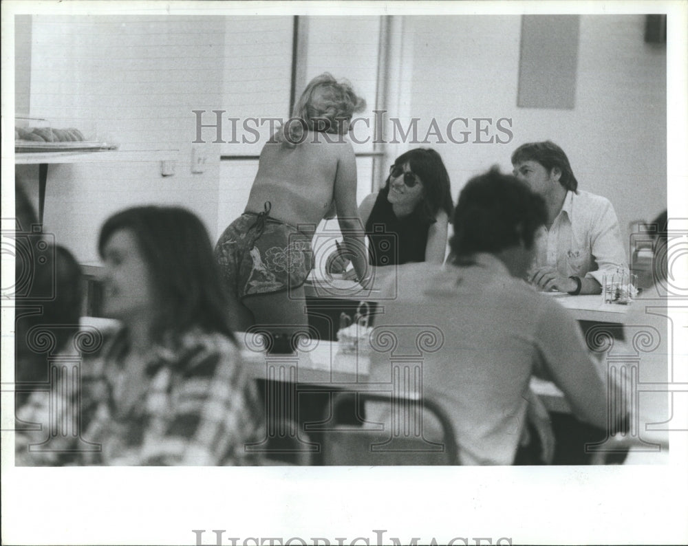 1986 Dolly's Donuts Famous Restaurant - Historic Images