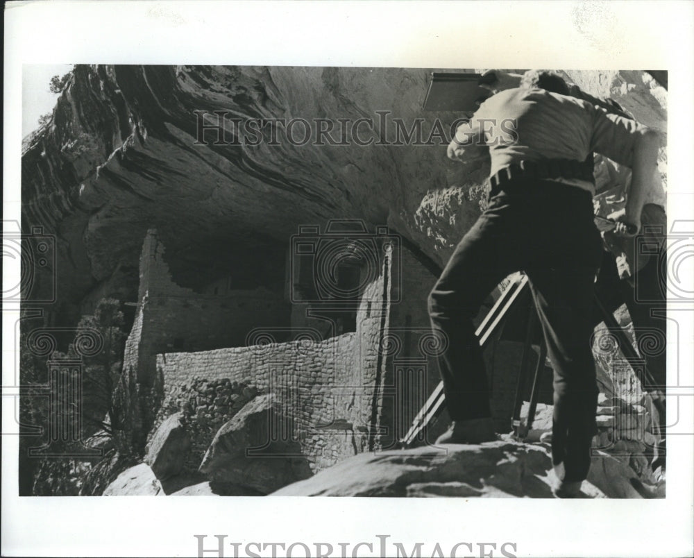 1972 Erik Daarstad &amp; Jim Ragan &quot;In Search of the Lost World&quot; - Historic Images