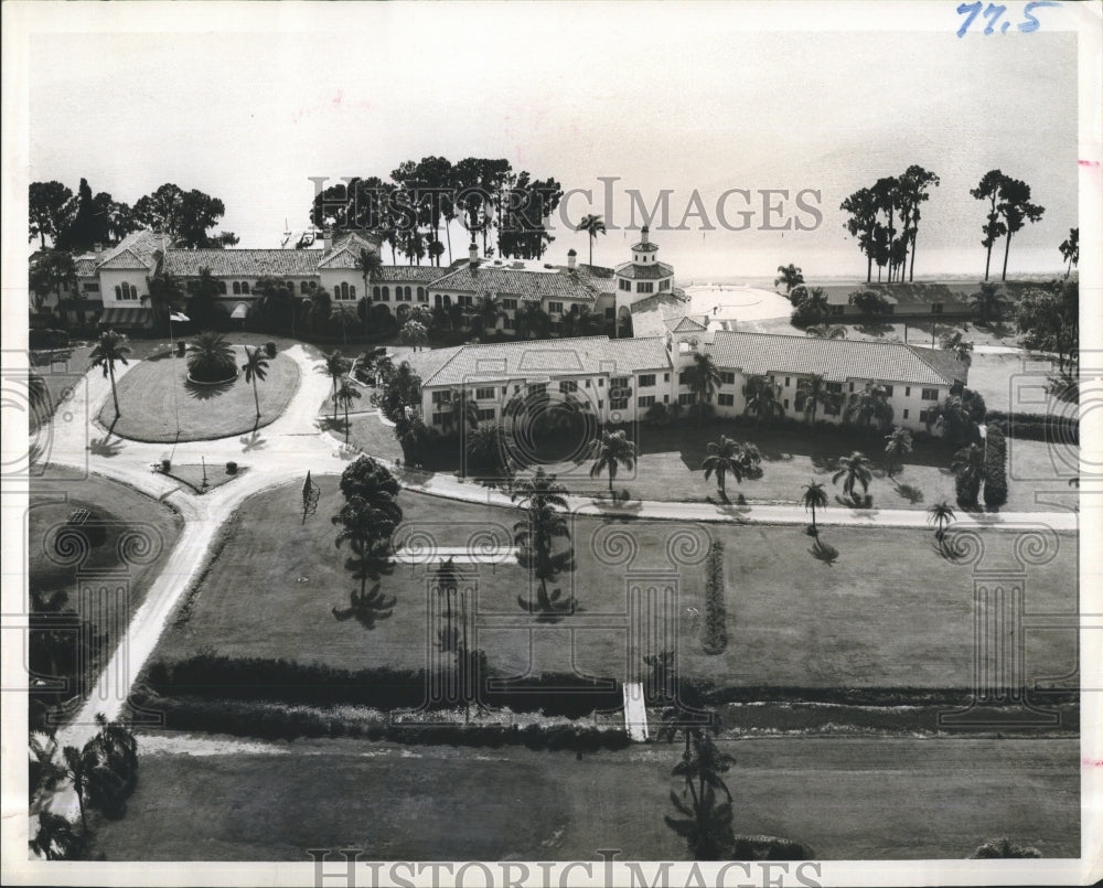 Press Photo View Of Beautifully Landscaped Building And Grounds, NASA, Tuislor - Historic Images