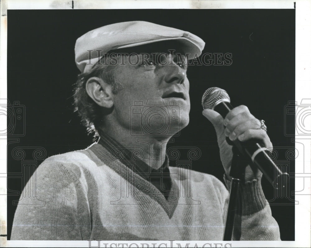 1986 Mike Love American singer/songwriter and musician. - Historic Images