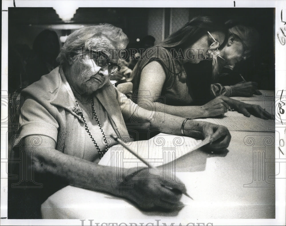 1980 Dorothy Adkins "Bullseye" Game Show Contestant Holiday Florida - Historic Images