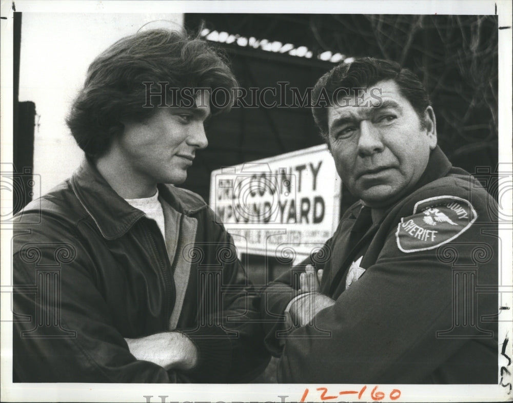 1979 Greg Evigan &amp; Claude Akins Star In BJ &amp; The Bear - Historic Images