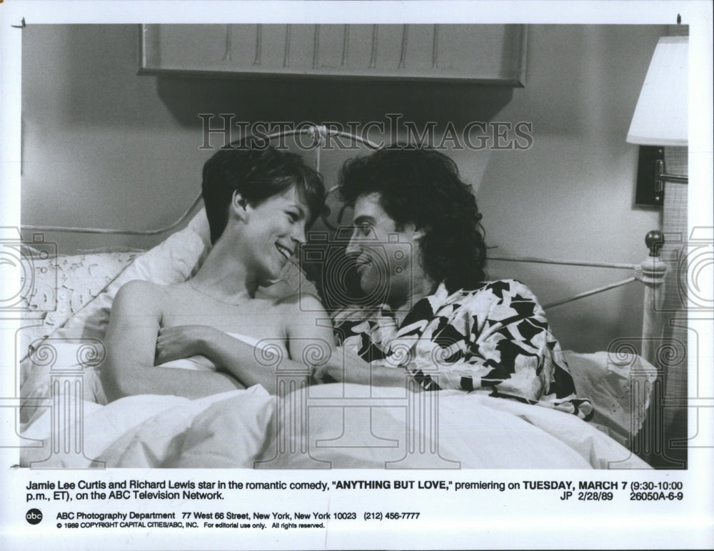 1989 Press Photo &quot;Anything But Love&quot; Jamie Lee Curtis and Richard Lewis. - Historic Images