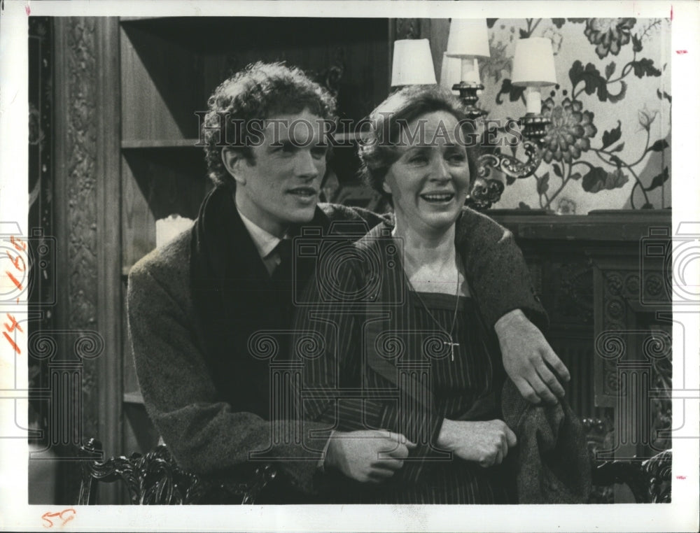 1975 Paul Rudd & Beatrice Straight star in "Beacon Hill" - Historic Images