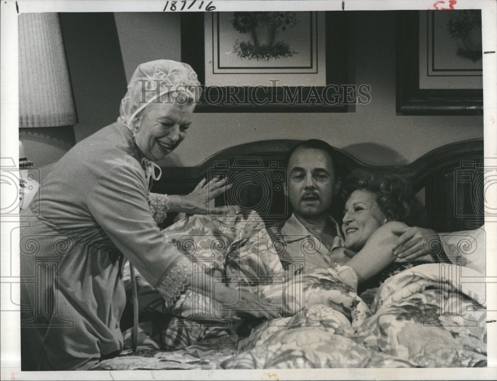 1977 Elizabeth Kerr John Hillerman And Betty White - Historic Images