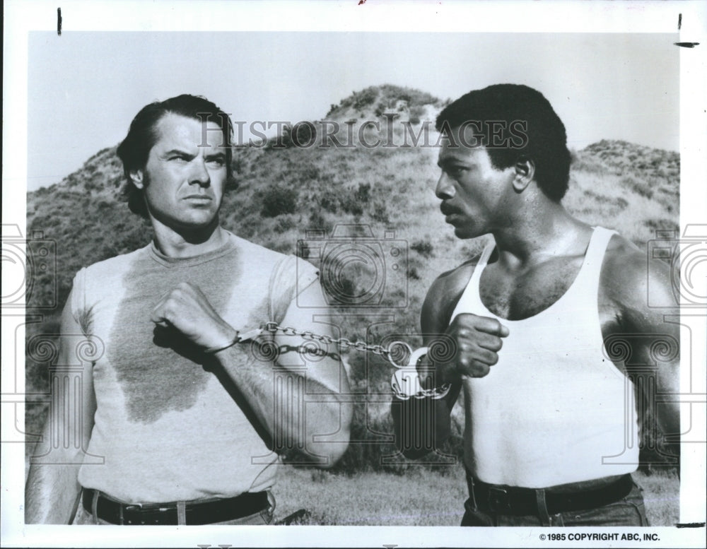 1985 Actor Robert Urich and Carl Weathers. - Historic Images