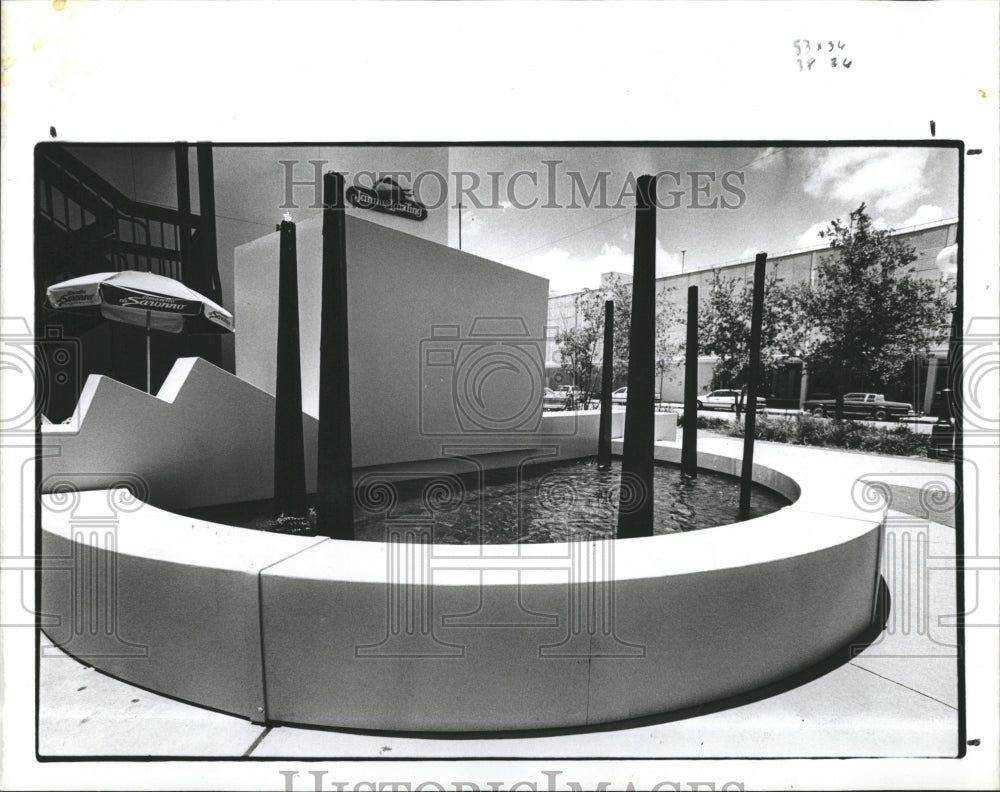 1987 Press Photo Rolf Brommelsiek's environmental sculpture at St. Petersburg - Historic Images