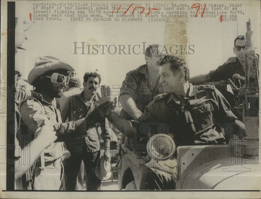 1973 Lt. Gen. David Elizar visiting in Sinai - Historic Images