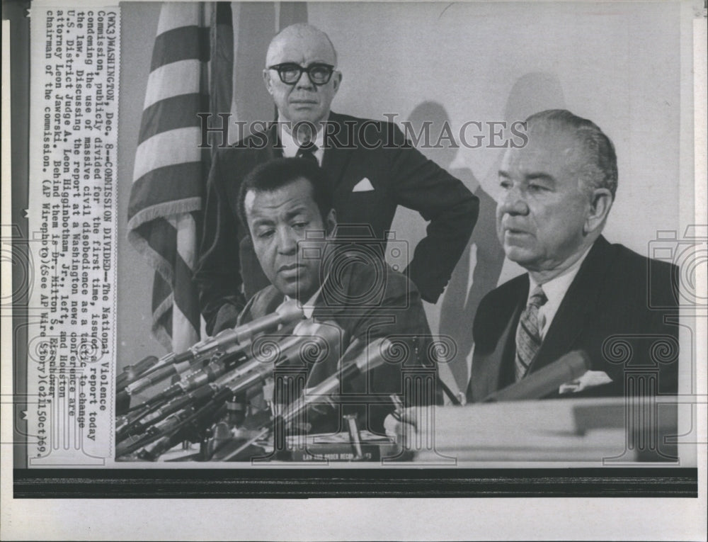 1969 National Violence Commission divided over change of law - Historic Images