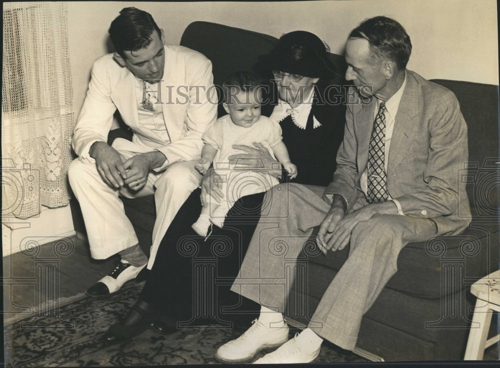 1949 Harry Dent and his Family. - Historic Images