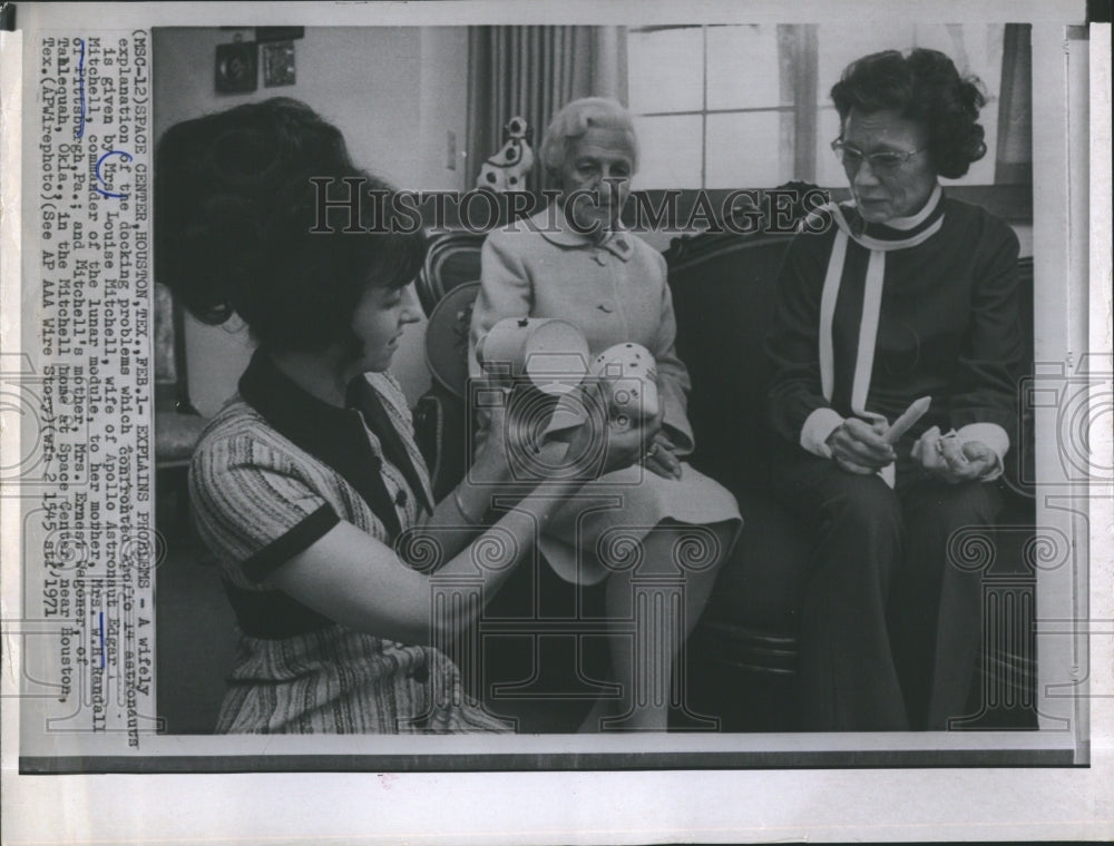 1971 Apollo 14 Astronaut Mitchell's Wife & his Mother - Historic Images